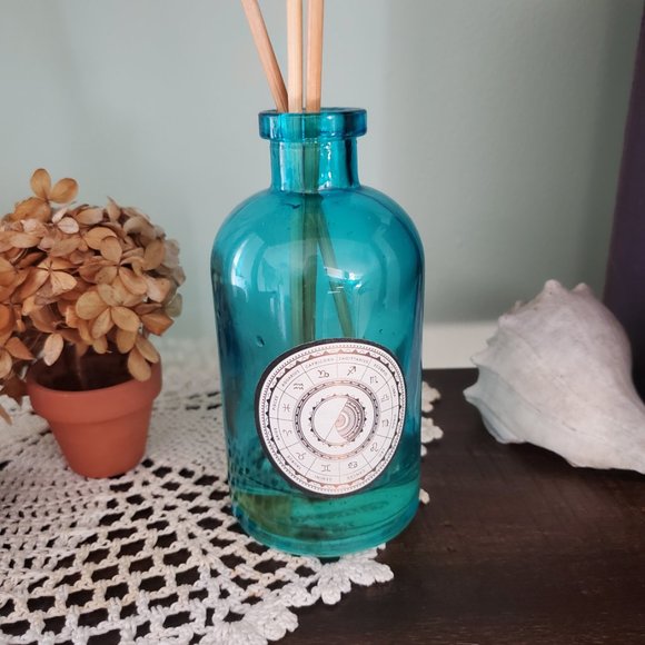 Astrology Diffuser Vase - Picture 2 of 2